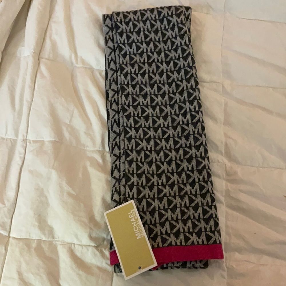 Michael Kors Gray with pink trim logo scarf, NWT